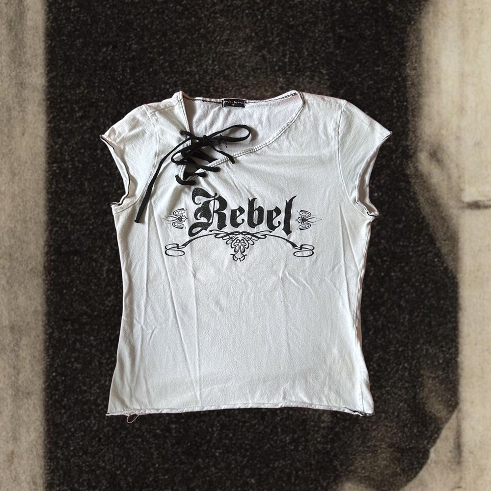 Early 2000s Glitter Graphic White Baby Tee Rebel Black Lace Up Short Sleeve